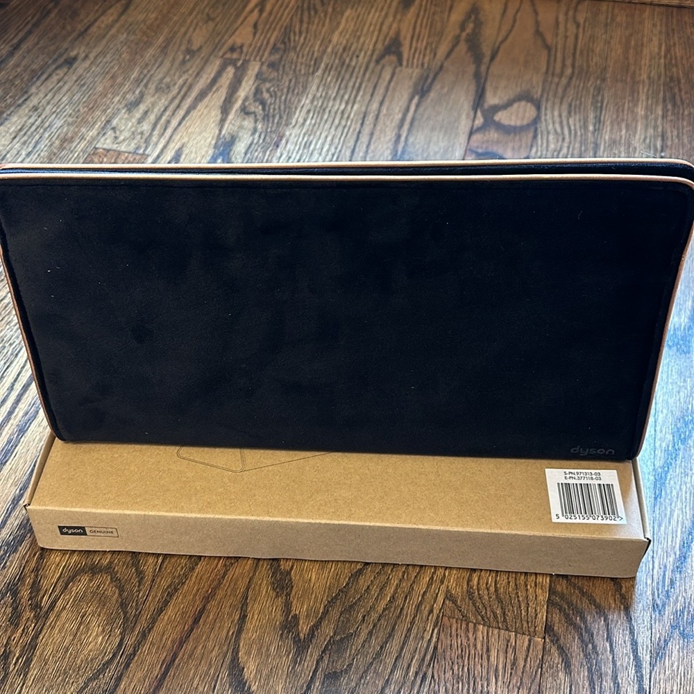 NEW NWOT DYSON STORAGE BAG Velvet Magnetic Closure Supersonic Hair Dryer…